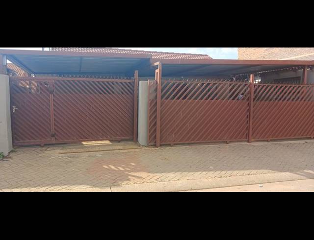 5 BEDROOM HOUSE FOR SALE IN CLAYVILLE